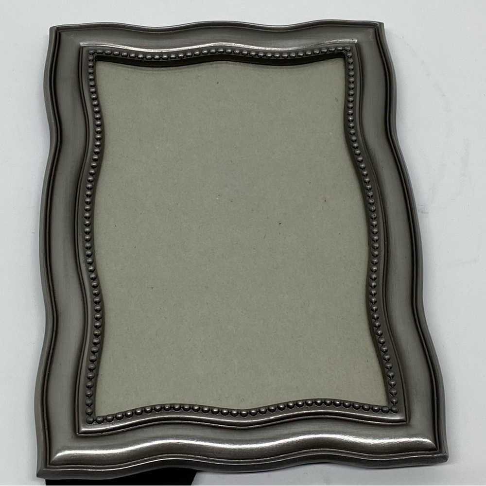 Fetco Photo Frame Brushed Silver Finish For a 4X6 Picture Curve & Beaded Around